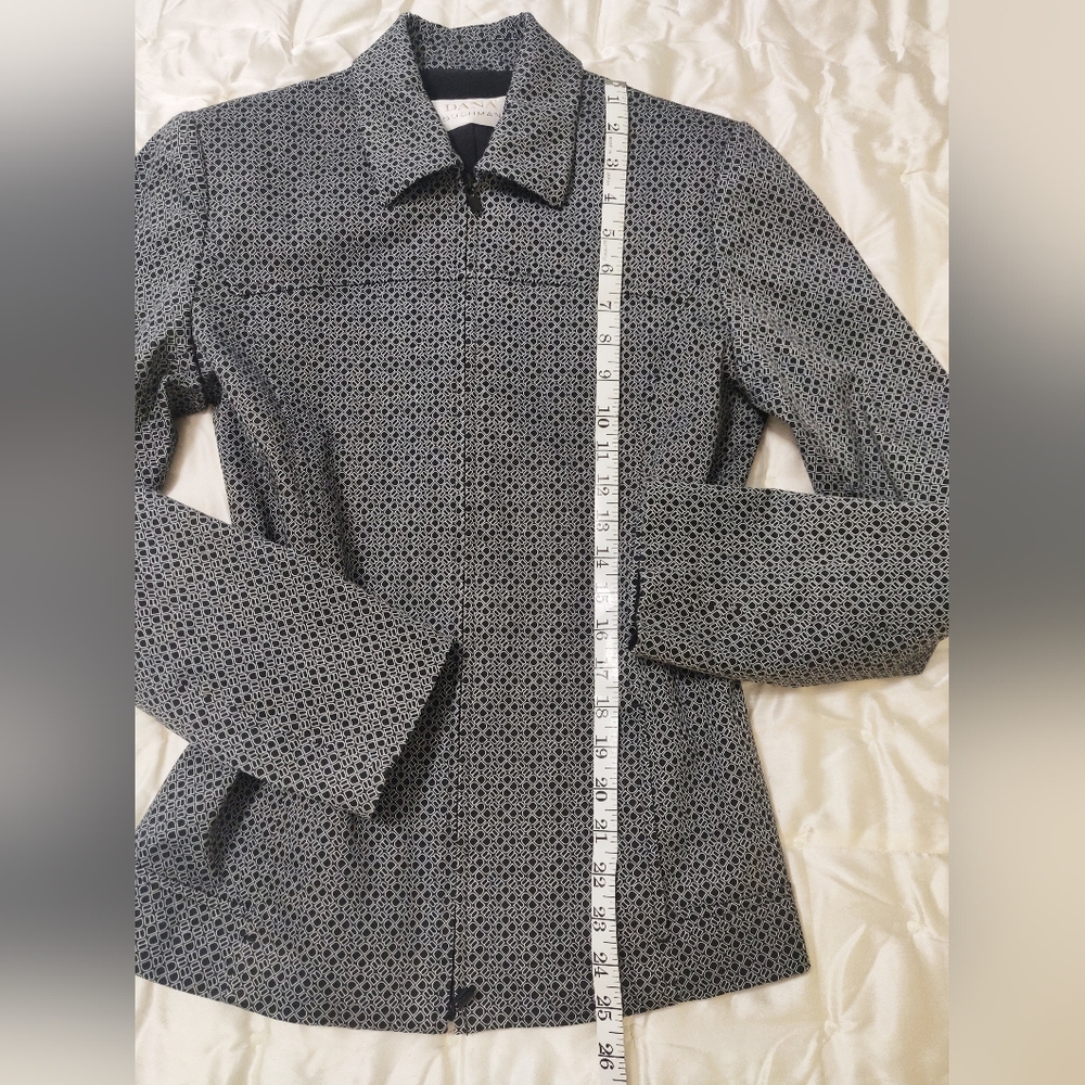 Dana Buchman Zip Front Blazer. - Picture 4 of 8